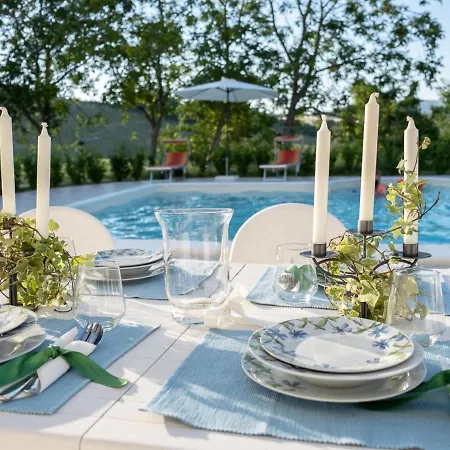 Snug In With Shared Pool * Sassoferrato
